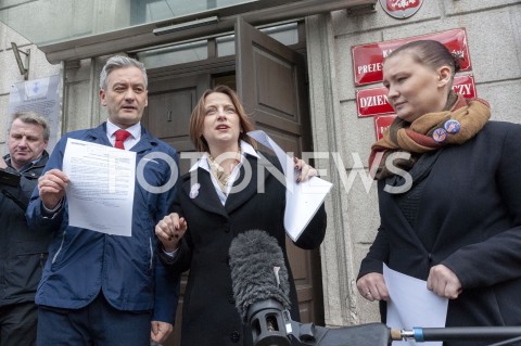  11.03.2019 WARSZAWA<br />
KONFERENCJA PARTII WIOSNA W WARSZAWIE<br />
WIOSENNE PORZADKI CZYSZCZENIE URZEDOW<br />
N/Z ROBERT BIEDRON PAULINA PIECHNA WIECKIEWICZ<br />
 