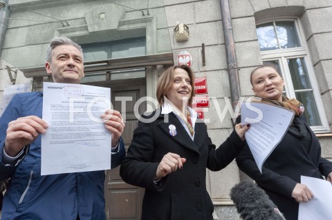  11.03.2019 WARSZAWA<br />
KONFERENCJA PARTII WIOSNA W WARSZAWIE<br />
WIOSENNE PORZADKI CZYSZCZENIE URZEDOW<br />
N/Z ROBERT BIEDRON PAULINA PIECHNA WIECKIEWICZ<br />
 