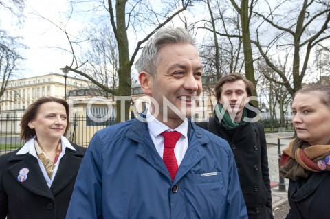  11.03.2019 WARSZAWA<br />
KONFERENCJA PARTII WIOSNA W WARSZAWIE<br />
WIOSENNE PORZADKI CZYSZCZENIE URZEDOW<br />
N/Z ROBERT BIEDRON<br />
 