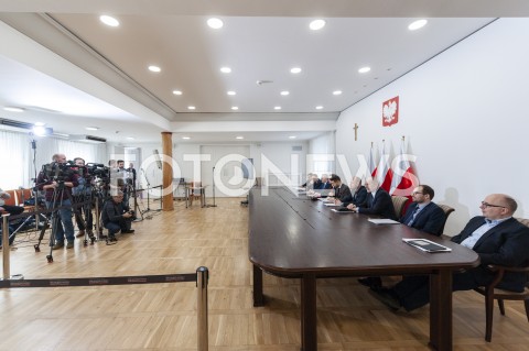  12.03.2019 WARSZAWA<br />
KONFERENCJA KOMISJI WERYFIKACYJNEJ DS REPRYWATYZACJI NIERUCHOMOSCI WARSZAWSKICH<br />
N/Z PATRYK JAKI LUKASZ KONDRATKO PAWEL LISIECKI SEBASTIAN KALETA BARTLOMIEJ OPALINSKI ADAM ZIELINSKI SLAWOMIR POTAPOWICZ ROBERT KROPIWNICKI JAN MOSINSKI<br />
 