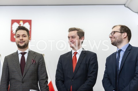 12.03.2019 WARSZAWA<br />
KONFERENCJA KOMISJI WERYFIKACYJNEJ DS REPRYWATYZACJI NIERUCHOMOSCI WARSZAWSKICH<br />
N/Z PATRYK JAKI SEBASTIAN KALETA ADAM ZIELINSKI<br />
 
