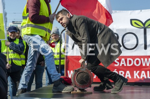  03.04.2019 WARSZAWA<br />
PROTEST ROLNIKOW AGROUNII<br />
N/Z MICHAL KOLODZIEJCZAK SYRENA ALARMOWA<br />
 