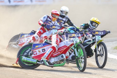  22.04.2019 RZESZOW <br />
ZUZEL SPEEDWAY ( STADION MIEJSKI W RZESZOWIE ) <br />
POLSKA - RESZTA SWIATA <br />
N/Z MARTIN VACULIK ( ZOLTY ) , MACIEJ JANOWSKI ( CZERWONY ) , ANTONIO LINDBAECK ( BIALY ) , PATRYK DUDEK ( NIEBIESKI ) <br />
 