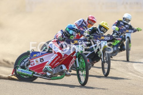  22.04.2019 RZESZOW <br />
ZUZEL SPEEDWAY ( STADION MIEJSKI W RZESZOWIE ) <br />
POLSKA - RESZTA SWIATA <br />
N/Z MARTIN VACULIK ( ZOLTY ) , MACIEJ JANOWSKI ( CZERWONY ) , ANTONIO LINDBAECK ( BIALY ) , PATRYK DUDEK ( NIEBIESKI ) <br />
 