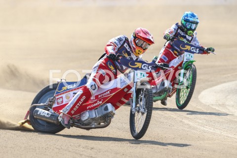  22.04.2019 RZESZOW <br />
ZUZEL SPEEDWAY ( STADION MIEJSKI W RZESZOWIE ) <br />
POLSKA - RESZTA SWIATA <br />
N/Z MACIEJ JANOWSKI ( CZERWONY ) , PATRYK DUDEK ( NIEBIESKI )  <br />
 