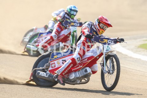  22.04.2019 RZESZOW <br />
ZUZEL SPEEDWAY ( STADION MIEJSKI W RZESZOWIE ) <br />
POLSKA - RESZTA SWIATA <br />
N/Z MACIEJ JANOWSKI ( CZERWONY ) , PATRYK DUDEK ( NIEBIESKI )  <br />
 