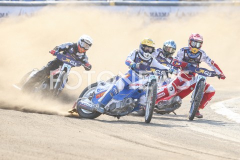  22.04.2019 RZESZOW <br />
ZUZEL SPEEDWAY ( STADION MIEJSKI W RZESZOWIE ) <br />
POLSKA - RESZTA SWIATA <br />
N/Z NICKI PEDERSEN ( ZOLTY ) , JANUSZ KOLODZIEJ ( NIEBIESKI ) , GLEB CZUGUNOW ( BIALY ) , PIOTR PAWLICKI ( CZERWONY ) <br />
 