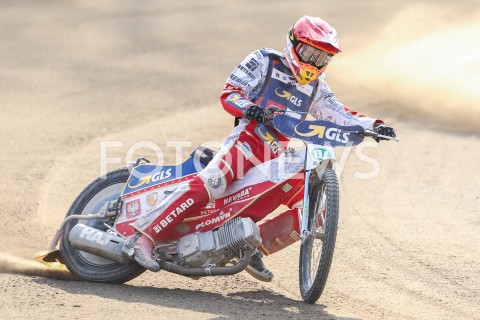  22.04.2019 RZESZOW <br />
ZUZEL SPEEDWAY ( STADION MIEJSKI W RZESZOWIE ) <br />
POLSKA - RESZTA SWIATA <br />
N/Z MACIEJ JANOWSKI SYLWETKA <br />
 