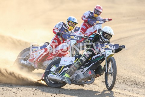  22.04.2019 RZESZOW <br />
ZUZEL SPEEDWAY ( STADION MIEJSKI W RZESZOWIE ) <br />
POLSKA - RESZTA SWIATA <br />
N/Z MARTIN VACULIK ( BIALY ) , MACIEJ JANOWSKI ( NIEBIESKI ) , PIOTR PAWLICKI ( CZERWONY ) <br />
 