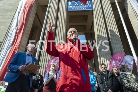  23.04.2019 WARSZAWA<br />
PROTEST NAUCZYCIELI POD MINISTERSTWEM EDUKACJI NARODOWEJJAN GUZ OPZZ ORGANIZATORZY UCZESTNICY WYDARZENIA Z TRANSPARENTAMIUCZESTNICY WYDARZENIA Z TRANSPARENTAMI<br />
 