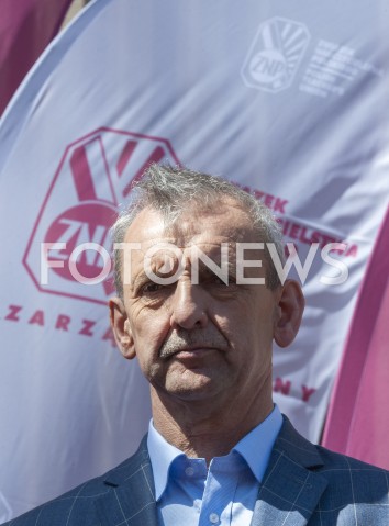  23.04.2019 WARSZAWA<br />
PROTEST NAUCZYCIELI POD MINISTERSTWEM EDUKACJI NARODOWEJ<br />
N/Z SLAWOMIR BRONIARZ ZNP<br />
 