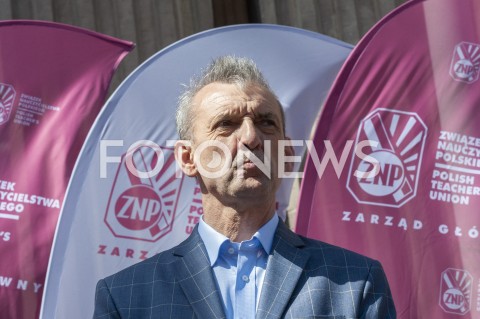  23.04.2019 WARSZAWA<br />
PROTEST NAUCZYCIELI POD MINISTERSTWEM EDUKACJI NARODOWEJ<br />
N/Z SLAWOMIR BRONIARZ ZNP<br />
 
