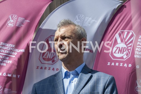  23.04.2019 WARSZAWA<br />
PROTEST NAUCZYCIELI POD MINISTERSTWEM EDUKACJI NARODOWEJ<br />
N/Z SLAWOMIR BRONIARZ ZNP<br />
 