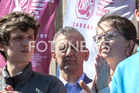  23.04.2019 WARSZAWA<br />
PROTEST NAUCZYCIELI POD MINISTERSTWEM EDUKACJI NARODOWEJ<br />
N/Z SLAWOMIR BRONIARZ ZNP<br />
 