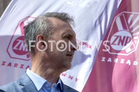  23.04.2019 WARSZAWA<br />
PROTEST NAUCZYCIELI POD MINISTERSTWEM EDUKACJI NARODOWEJ<br />
N/Z SLAWOMIR BRONIARZ ZNP<br />
 