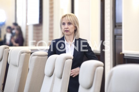  24.04.2019 WARSZAWA<br />
POSIEDZENIE RADY MINISTROW<br />
POSIEDZENIE RZADU<br />
N/Z TERESA CZERWINSKA MINISTER FINANSOW<br />
 