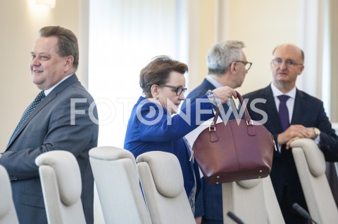  24.04.2019 WARSZAWA<br />
POSIEDZENIE RADY MINISTROW<br />
POSIEDZENIE RZADU<br />
N/Z ANNA ZALEWSKA MINISTER EDUKACJI JAROSLAW ZIELINSKI<br />
 
