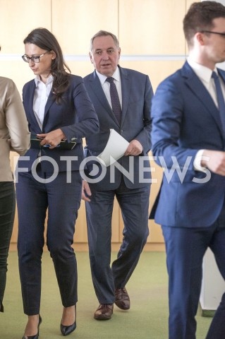  24.04.2019 WARSZAWA<br />
KONFERENCJA W MINISTERSTWIE SRODOWISKA<br />
PUSZCZA BIALOWIESKA<br />
N/Z HENRYK KOWALCZYK MALGORZATA GOLINSKA<br />
 