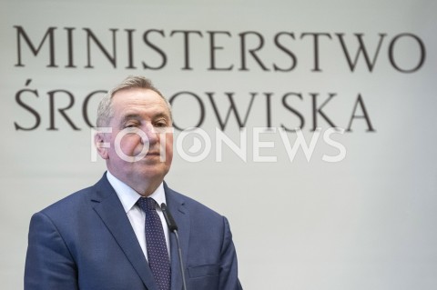  24.04.2019 WARSZAWA<br />
KONFERENCJA W MINISTERSTWIE SRODOWISKA<br />
PUSZCZA BIALOWIESKA<br />
N/Z HENRYK KOWALCZYK MINISTER SRODOWISKA<br />
 