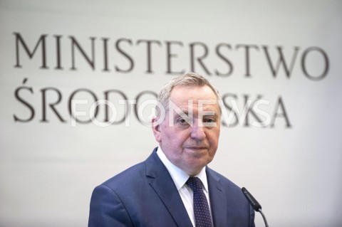  24.04.2019 WARSZAWA<br />
KONFERENCJA W MINISTERSTWIE SRODOWISKA<br />
PUSZCZA BIALOWIESKA<br />
N/Z HENRYK KOWALCZYK MINISTER SRODOWISKA<br />
 