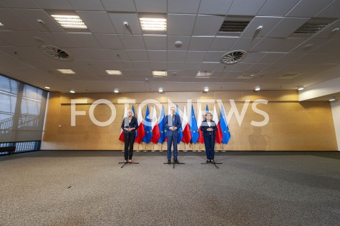  26.04.2019 WARSZAWA<br />
OKRAGLY STOL EDUKACYJNY NA STADIONIE NARODOWYM W WARSZAWIE<br />
N/Z PREMIER MATEUSZ MORAWIECKI JOANNA KOPCINSKA BEATA SZYDLO<br />
 