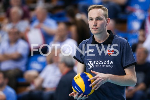  26.04.2019 RZESZOW <br />
SIATKOWKA LIGA SIATKOWKI KOBIET LSK 2018/2019 WOMEN VOLLEYBALL POLAND POLISH LEAGUE <br />
MECZ NR 2 O 3. MIEJSCE<br />
MECZ DEVELOPRES SKYRES RZESZOW - CHEMIK POLICE <br />
N/Z BARTLOMIEJ DABROWSKI - TRENER ( HEAD COACH ) SYLWETKA <br />
 