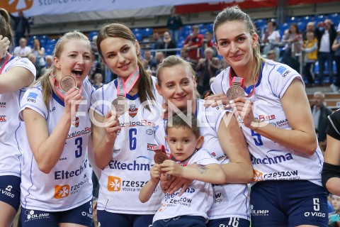  02.05.2019 RZESZOW <br />
SIATKOWKA LIGA SIATKOWKI KOBIET LSK 2018/2019 WOMEN VOLLEYBALL POLAND POLISH LEAGUE <br />
MECZ NR 4 O 3. MIEJSCE<br />
MECZ DEVELOPRES SKYRES RZESZOW - CHEMIK POLICE <br />
N/Z SIATKARKI DEVELOPRESU RADOSC EMOCJE ZWYCIESTWO BRAZOWY MEDAL PODIUM KAMILA WITKOWSKA KATARZYNA ZABINSKA AGNIESZKA RABKA MAGDALENA HAWRYLA <br />
 