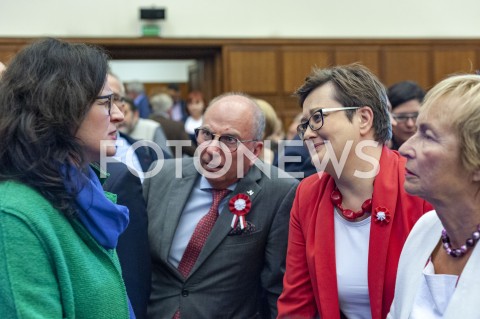  03.05.2019 WARSZAWA<br />
WYSTAPIENIE DONALDA TUSKA NA UNIWERSYTECIE WARSZAWSKIM<br />
N/Z ALEKSANDRA DULKIEWICZ LENA KOLARSKA BOBINSKA KATARZYNA LUBNAUER JERZY MEYSZTOWICZ<br />
 
