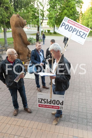  11.05.2019 WARSZAWA<br />
PREMIERA FILMU TYLKO NIE MOW NIKOMU<br />
N/Z UCZESTNICY WYDARZENIA SWIECKIE PANSTWO PODPISZ<br />
 