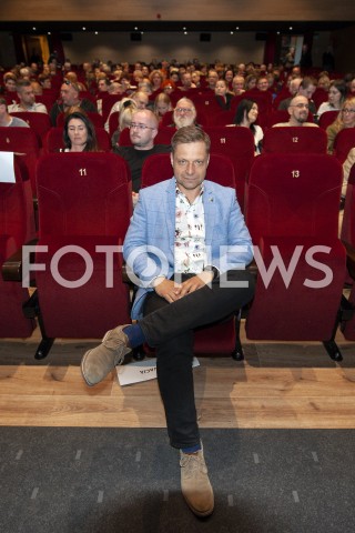  11.05.2019 WARSZAWA<br />
PREMIERA FILMU TYLKO NIE MOW NIKOMU<br />
N/Z MAREK SEKIELSKI<br />
 