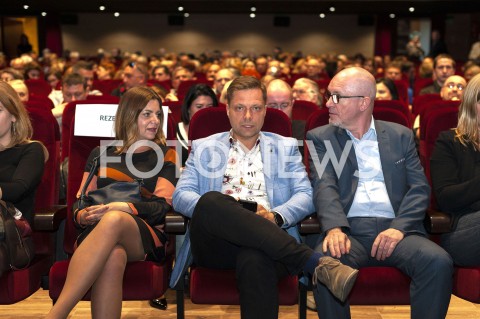  11.05.2019 WARSZAWA<br />
PREMIERA FILMU TYLKO NIE MOW NIKOMU<br />
N/Z MAREK SEKIELSKI DOMINIKA SEKIELSKA<br />
 