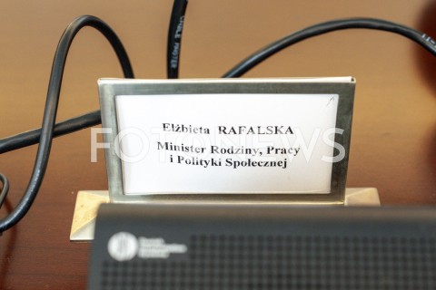  28.05.2019 WARSZAWA<br />
POSIEDZENIE RADY MINISTROW<br />
POSIEDZENIE RZADU<br />
N/Z ELZBIETA RAFALSKA TABLICZKA<br />
 