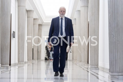  31.05.2019 WARSZAWA SEJM<br />
WRECZENIE POSLOM PARLAMENTU EUROPEJSKIEGO ZASWIADCZENIA O WYBORZE<br />
N/Z JAN MARIAN OLBRYCHT<br />
 