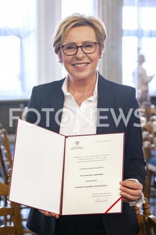  31.05.2019 WARSZAWA SEJM<br />
WRECZENIE POSLOM PARLAMENTU EUROPEJSKIEGO ZASWIADCZENIA O WYBORZE<br />
N/Z JADWIGA WISNIEWSKA<br />
 