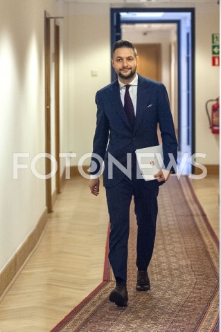  03.06.2019 WARSZAWA<br />
KONFERENCJA PODSUMOWUJACA PRACE PATRYKA JAKIEGO<br />
N/Z PATRYK JAKI<br />
 