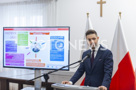  03.06.2019 WARSZAWA<br />
KONFERENCJA PODSUMOWUJACA PRACE PATRYKA JAKIEGO<br />
N/Z PATRYK JAKI<br />
 
