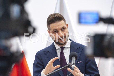  03.06.2019 WARSZAWA<br />
KONFERENCJA PODSUMOWUJACA PRACE PATRYKA JAKIEGO<br />
N/Z PATRYK JAKI<br />
 