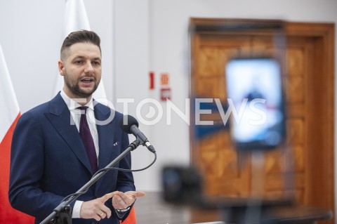  03.06.2019 WARSZAWA<br />
KONFERENCJA PODSUMOWUJACA PRACE PATRYKA JAKIEGO<br />
N/Z PATRYK JAKI<br />
 