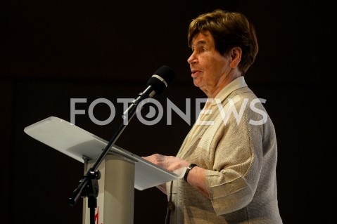  04.06.2019 GDANSK<br />
SWIETO WOLNOSCI I SOLIDARNOSCI W GDANSKU<br />
N/Z ZOFIA ROMASZEWSKA ODCZYTUJE LIST PREZYDENTA ANDRZEJA DUDY<br />
 