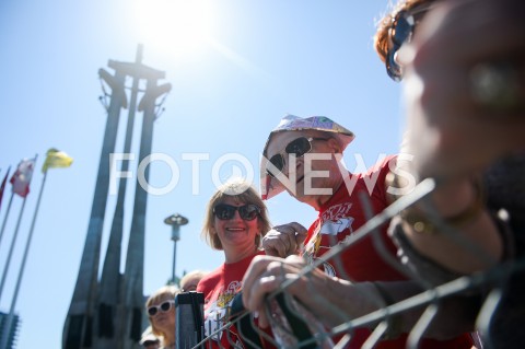  04.06.2019 GDANSK<br />
SWIETO WOLNOSCI I SOLIDARNOSCI W GDANSKU<br />
N/Z LUDZIE ZEBRANI NA PLACU SOLIDARNOSCI<br />
 