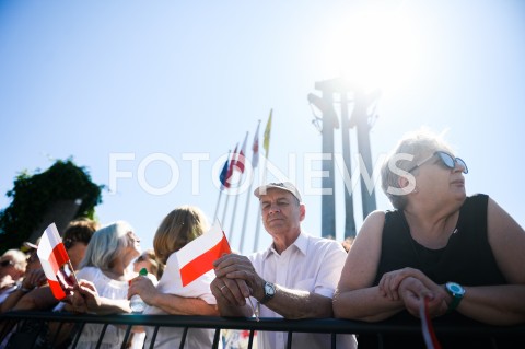  04.06.2019 GDANSK<br />
SWIETO WOLNOSCI I SOLIDARNOSCI W GDANSKU<br />
N/Z LUDZIE ZEBRANI NA PLACU SOLIDARNOSCI<br />
 