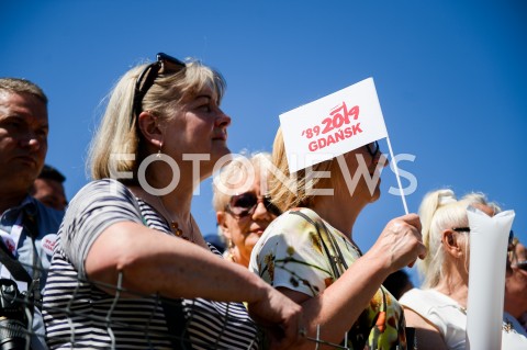  04.06.2019 GDANSK<br />
SWIETO WOLNOSCI I SOLIDARNOSCI W GDANSKU<br />
N/Z LUDZIE ZEBRANI NA PLACU SOLIDARNOSCI<br />
 