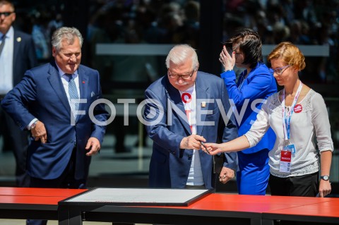  04.06.2019 GDANSK<br />
SWIETO WOLNOSCI I SOLIDARNOSCI W GDANSKU<br />
N/Z ALEKSANDER KWASNIEWSKI LECH WALESA<br />
 