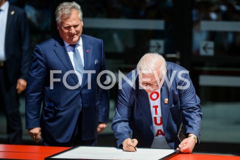  04.06.2019 GDANSK<br />
SWIETO WOLNOSCI I SOLIDARNOSCI W GDANSKU<br />
N/Z ALEKSANDER KWASNIEWSKI LECH WALESA<br />
 