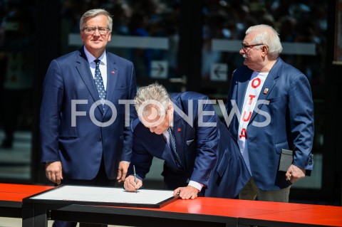  04.06.2019 GDANSK<br />
SWIETO WOLNOSCI I SOLIDARNOSCI W GDANSKU<br />
N/Z BRONISLAW KOMOROWSKI ALEKSANDER KWASNIEWSKI LECH WALESA<br />
 