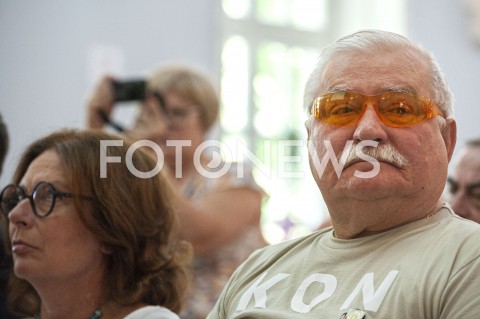  20.07.2019 WARSZAWA<br />
OBYWATELSKA POMOC WYBORCZA Z UDZIALEM LECHA WALESY<br />
N/Z LECH WALESA MALGORZATA KIDAWA BLONSKA<br />
 