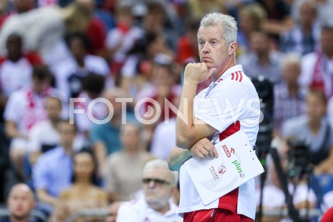  01.08.2019 KRAKOW (TAURON ARENA) <br />
XVII MEMORIAL HUBERTA JERZEGO WAGNERA <br />
MECZ POLSKA - SERBIA ( MATCH POLAND - SERBIA ) <br />
N/Z VITAL HEYNEN - I TRENER ( HEAD COACH ) SYLWETKA<br />
 