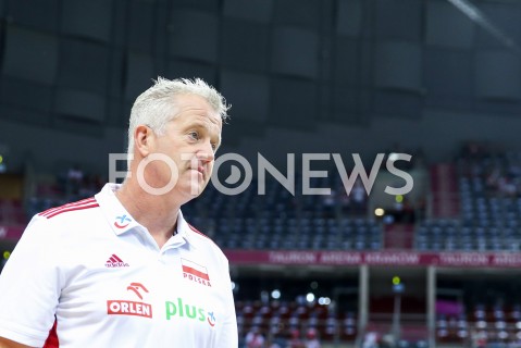  02.08.2019 KRAKOW (TAURON ARENA) <br />
XVII MEMORIAL HUBERTA JERZEGO WAGNERA <br />
MECZ POLSKA - BRAZYLIA ( MATCH POLAND - BRAZIL ) <br />
N/Z VITAL HEYNEN - I TRENER ( HEAD COACH ) SYLWETKA <br />
 