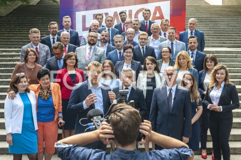  18.08.2019 WARSZAWA<br />
KONFERENCJA LEWICY <br />
PREZENTACJA LIDEROW LIST<br />
N/Z ADRIAN ZANDBERG ROBERT BIEDRON WLODZIMIERZ CZARZASTY<br />
 