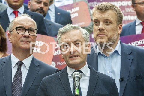  18.08.2019 WARSZAWA<br />
KONFERENCJA LEWICY <br />
PREZENTACJA LIDEROW LIST<br />
N/Z ADRIAN ZANDBERG ROBERT BIEDRON WLODZIMIERZ CZARZASTY<br />
 